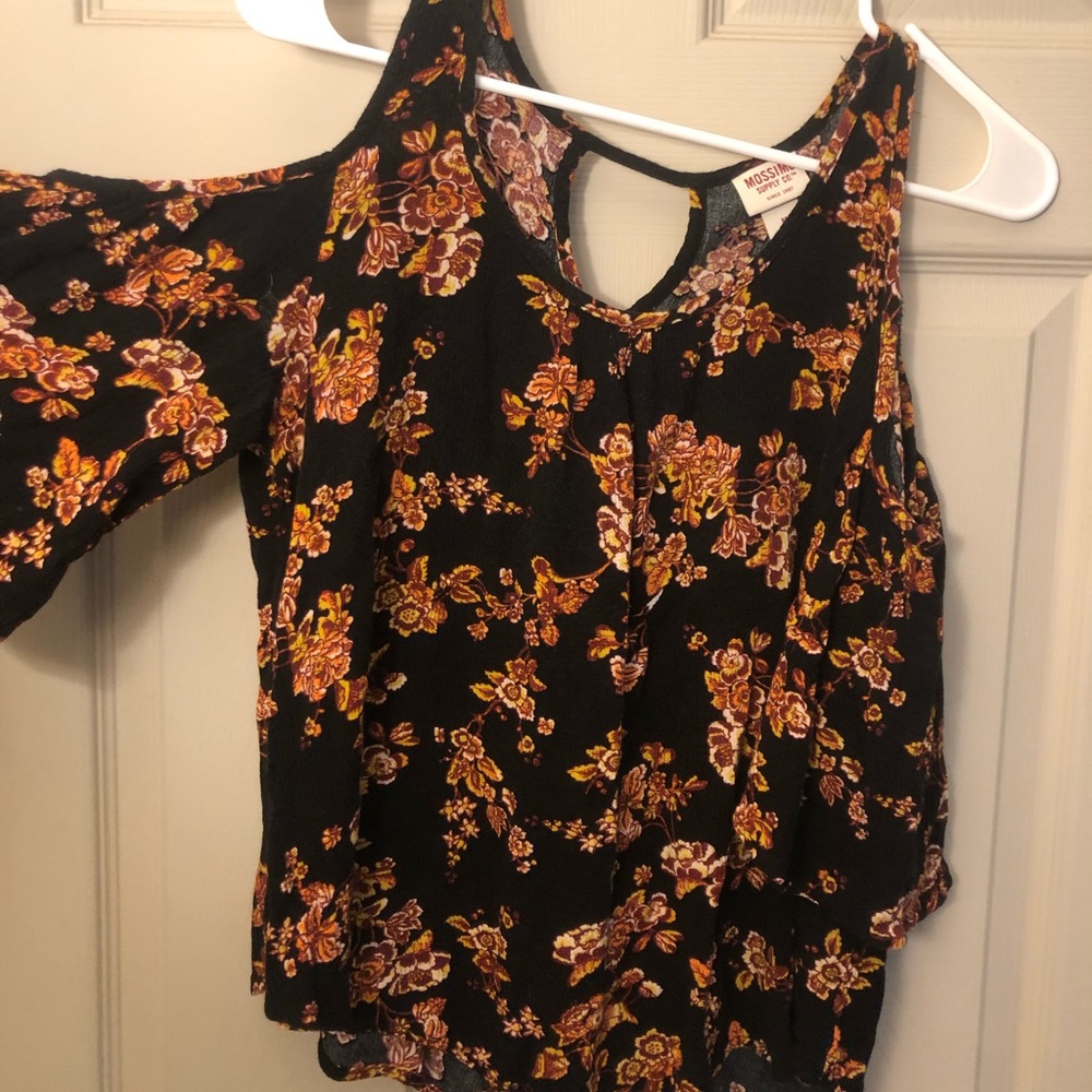 Eyelet sleeve flowy top